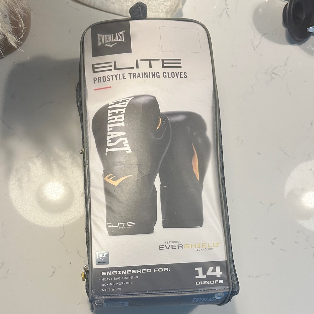 Everlast Elite Prostyle Training Gloves - Black and White